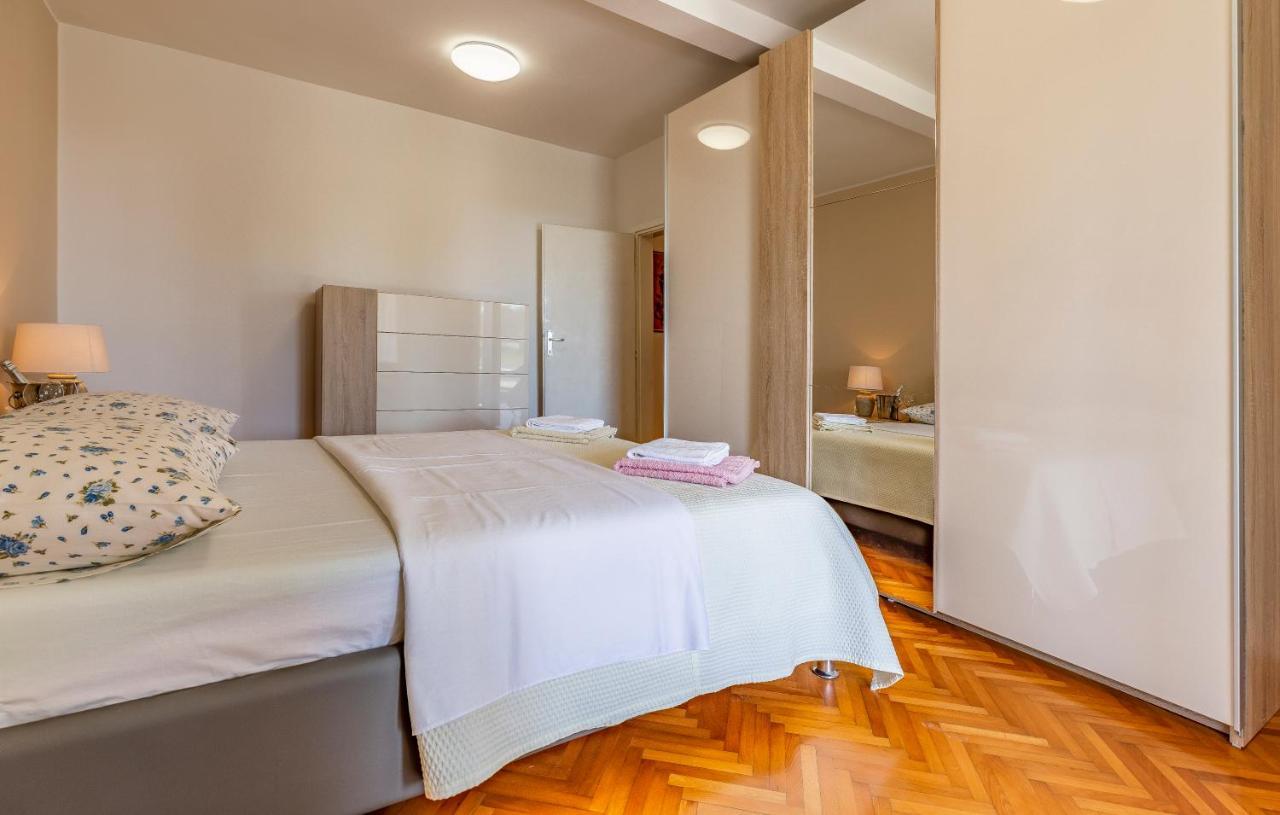 Melanie Apartment Marcana